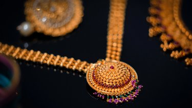 big gold necklace