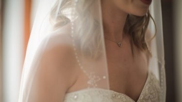 Bride with a simple necklace