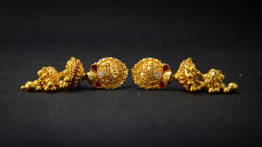 gold earrings